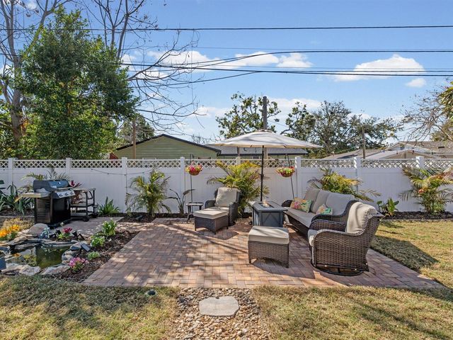 5240 43RD TERRACE N, St Petersburg, FL 33709