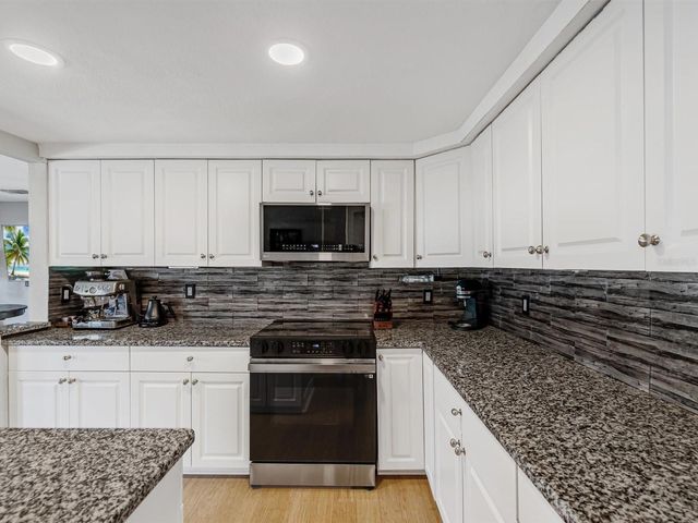 5240 43RD TERRACE N, St Petersburg, FL 33709