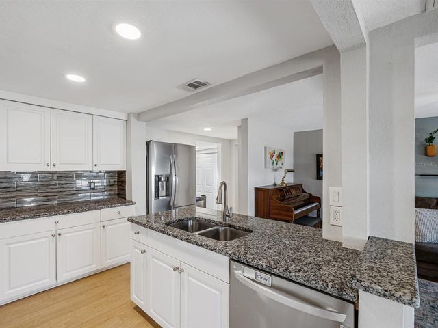 5240 43RD TERRACE N, St Petersburg, FL 33709