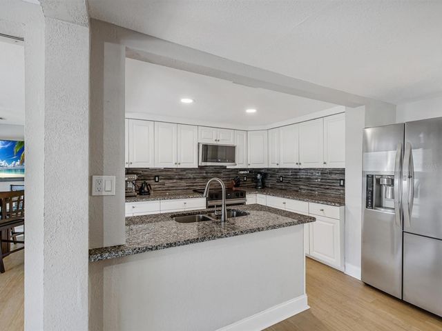 5240 43RD TERRACE N, St Petersburg, FL 33709