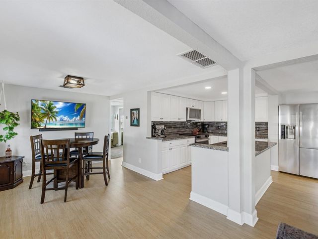 5240 43RD TERRACE N, St Petersburg, FL 33709