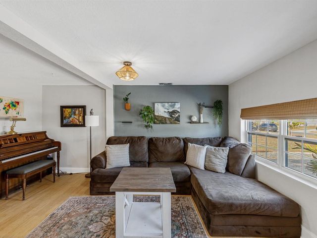 5240 43RD TERRACE N, St Petersburg, FL 33709