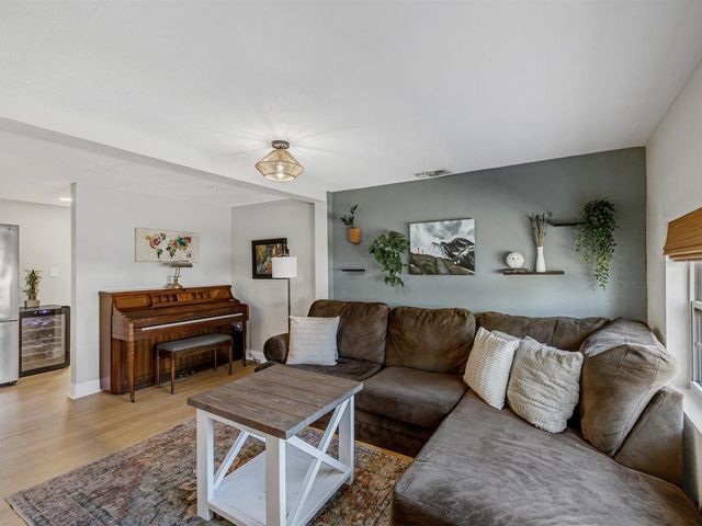 5240 43RD TERRACE N, St Petersburg, FL 33709