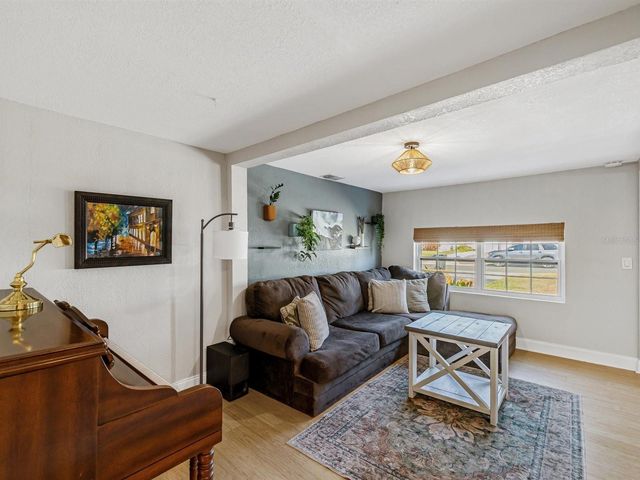 5240 43RD TERRACE N, St Petersburg, FL 33709