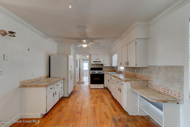 922 Locust Street, New Smyrna Beach, FL 32169