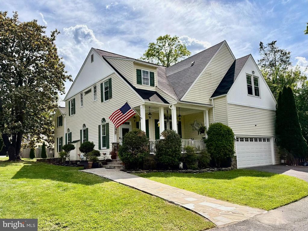 232 MARYLAND AVE, Hamilton, VA 20158