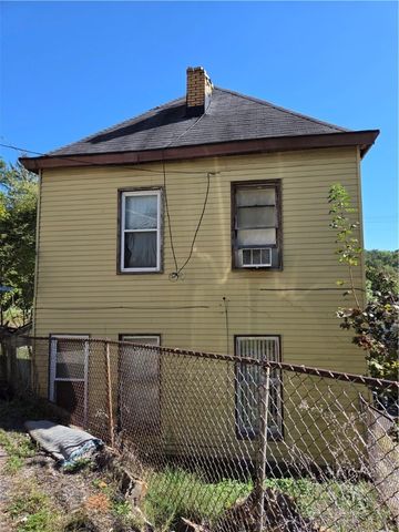 8425 Dersam Street, Homewood Brushton, PA 15235