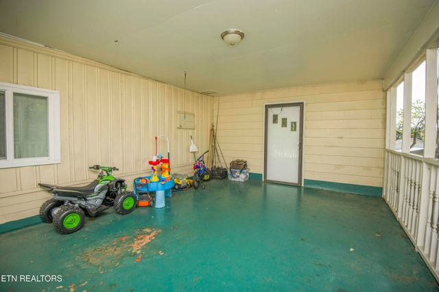 408 Quince Robinson Lane, Greenback, TN 37742