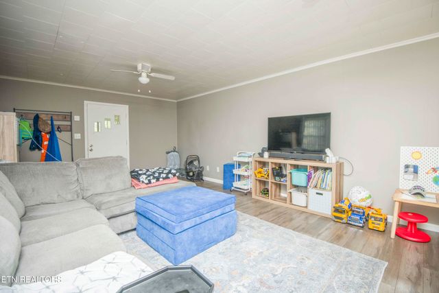 408 Quince Robinson Lane, Greenback, TN 37742