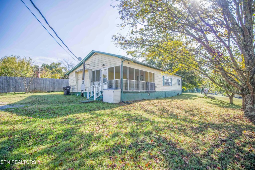 408 Quince Robinson Lane, Greenback, TN 37742