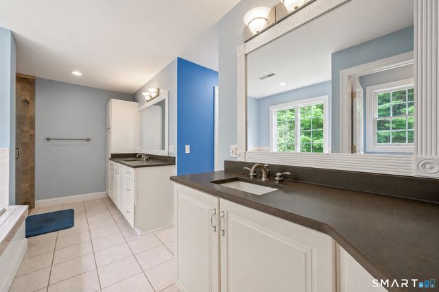 9 Glenmor Drive, Newtown, CT 06470