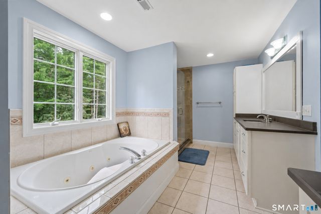9 Glenmor Drive, Newtown, CT 06470