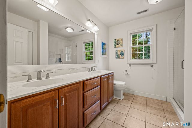 9 Glenmor Drive, Newtown, CT 06470