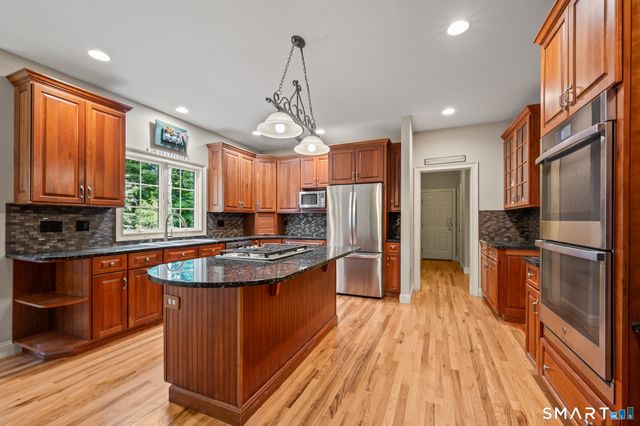 9 Glenmor Drive, Newtown, CT 06470