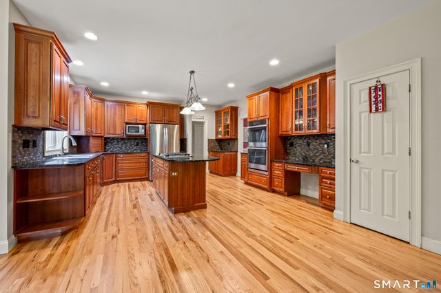 9 Glenmor Drive, Newtown, CT 06470