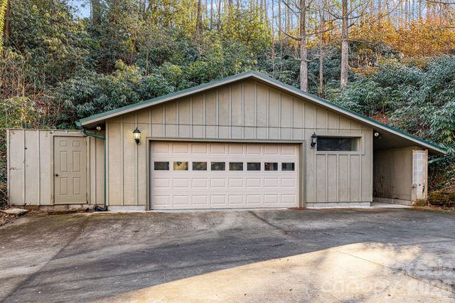 522 Glen Cannon Drive, Pisgah Forest, NC 28768