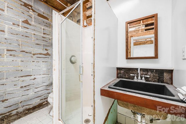 522 Glen Cannon Drive, Pisgah Forest, NC 28768