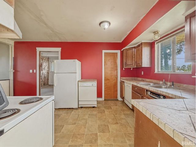 1208 S State Road 213, Tipton, IN 46072