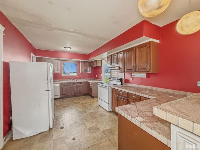 1208 S State Road 213, Tipton, IN 46072
