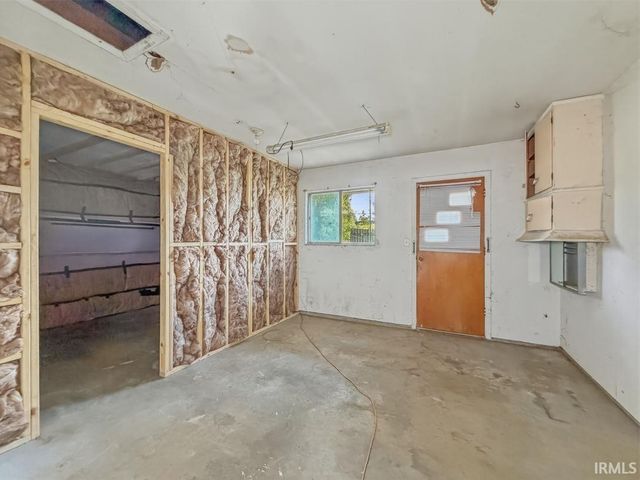 1208 S State Road 213, Tipton, IN 46072