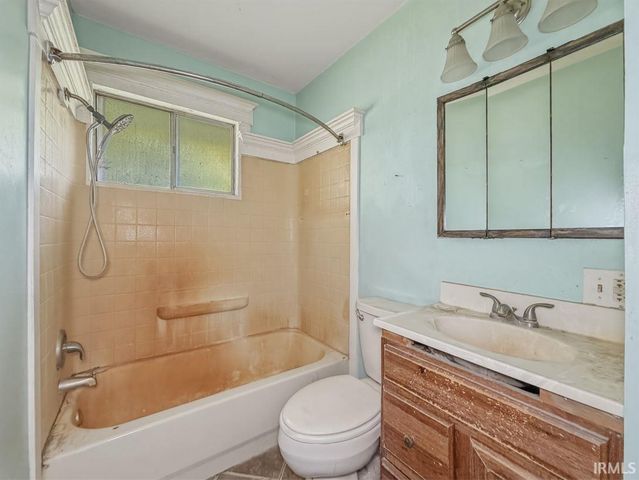 1208 S State Road 213, Tipton, IN 46072