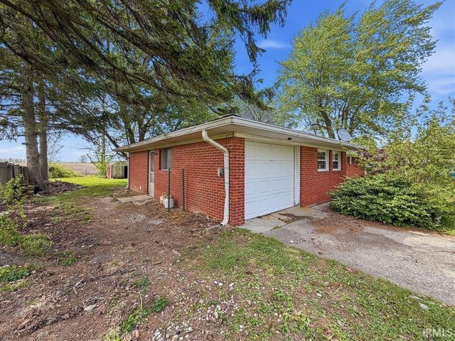 1208 S State Road 213, Tipton, IN 46072