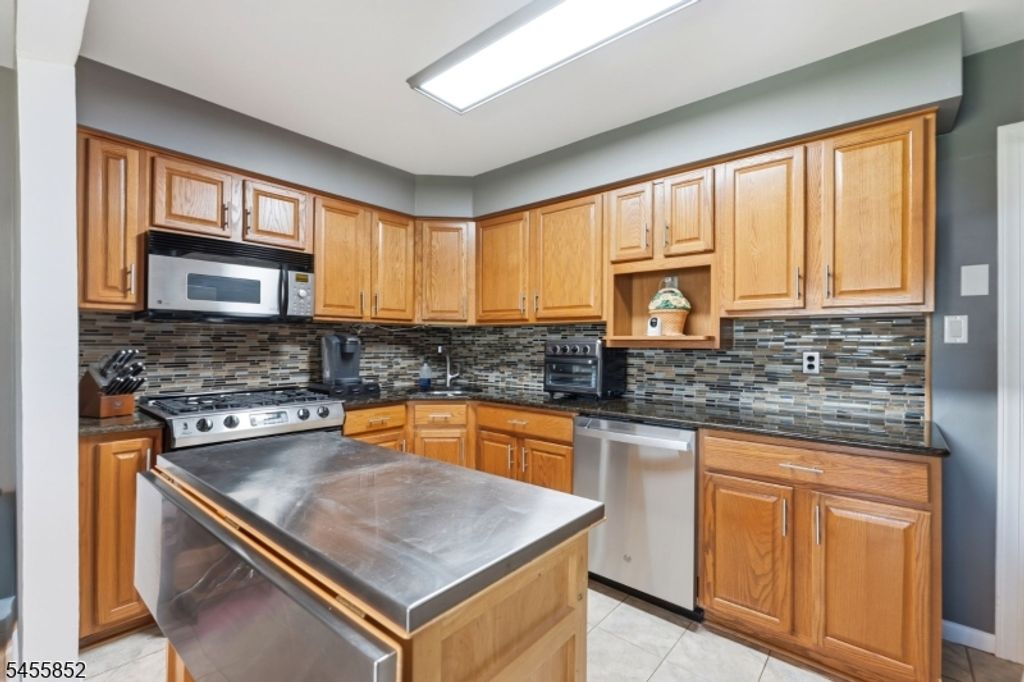 24 Sunset Dr, Clark Twp., NJ 07066 — photo 5
