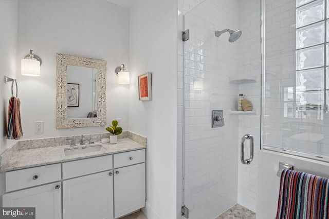914 C ST NE, Washington, DC 20002