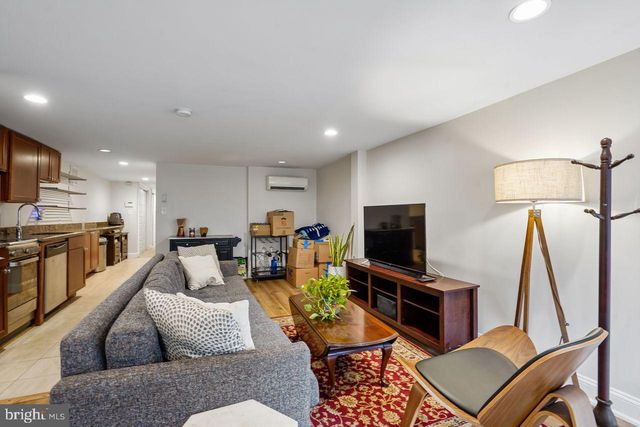 914 C ST NE, Washington, DC 20002
