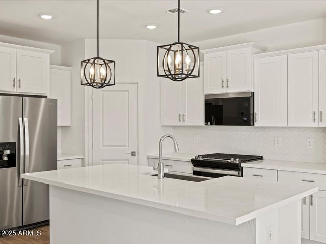 15966 W COTTONTAIL Lane, Surprise, AZ 85387