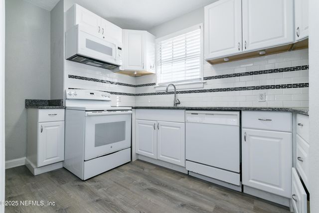 319 1ST Avenue N 2-E, Jacksonville Beach, FL 32250