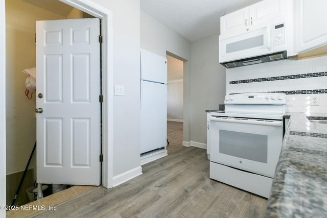 319 1ST Avenue N 2-E, Jacksonville Beach, FL 32250