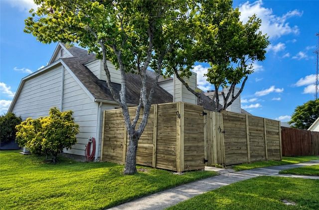 7252 The Mansions Dr O-4, Corpus Christi, TX 78414