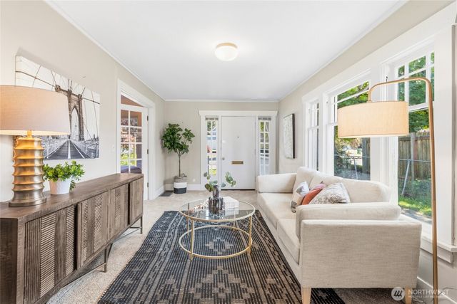 4051 19th Avenue SW, Seattle, WA 98106