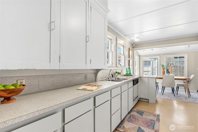 4051 19th Avenue SW, Seattle, WA 98106