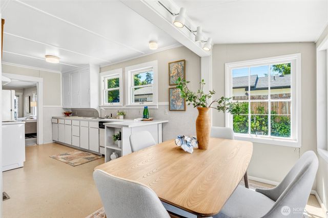 4051 19th Avenue SW, Seattle, WA 98106