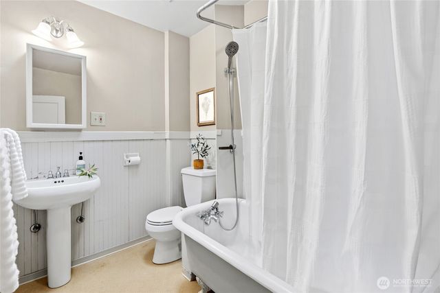 4051 19th Avenue SW, Seattle, WA 98106