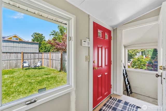 4051 19th Avenue SW, Seattle, WA 98106
