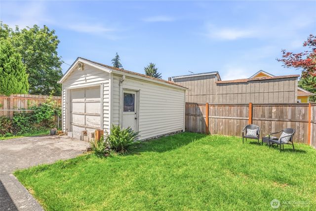 4051 19th Avenue SW, Seattle, WA 98106