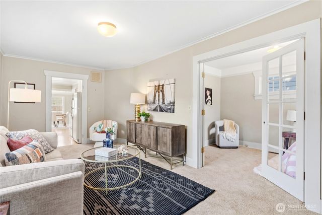 4051 19th Avenue SW, Seattle, WA 98106