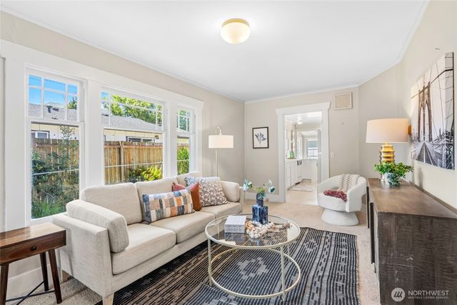 4051 19th Avenue SW, Seattle, WA 98106