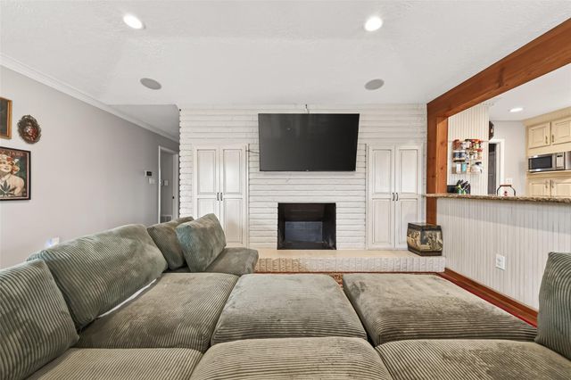 805 Camelot Lane, Friendswood, TX 77546