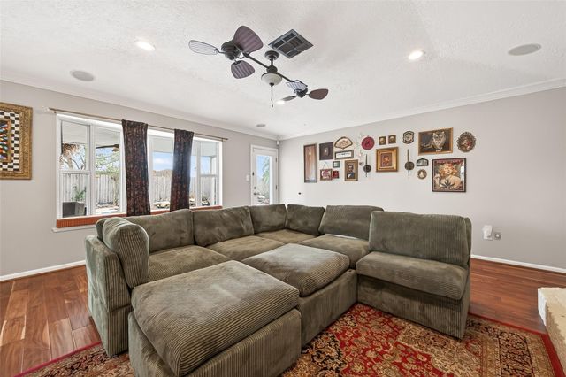 805 Camelot Lane, Friendswood, TX 77546