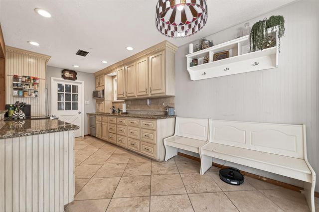 805 Camelot Lane, Friendswood, TX 77546