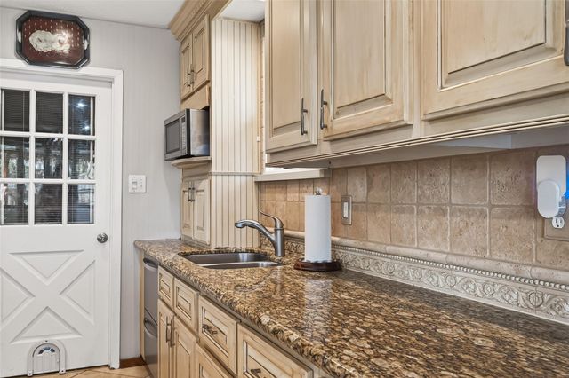 805 Camelot Lane, Friendswood, TX 77546