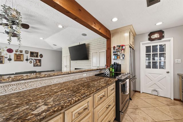 805 Camelot Lane, Friendswood, TX 77546