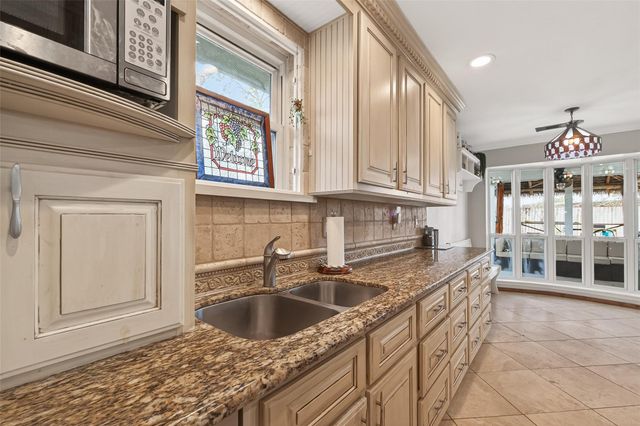 805 Camelot Lane, Friendswood, TX 77546