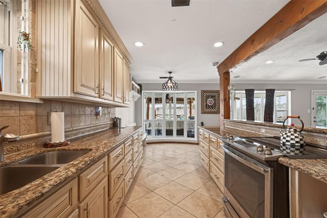 805 Camelot Lane, Friendswood, TX 77546