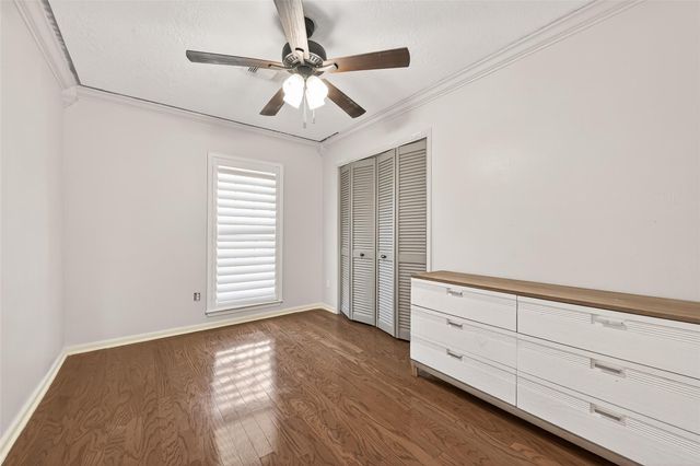 805 Camelot Lane, Friendswood, TX 77546