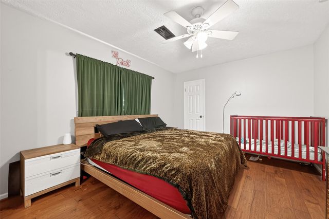 805 Camelot Lane, Friendswood, TX 77546